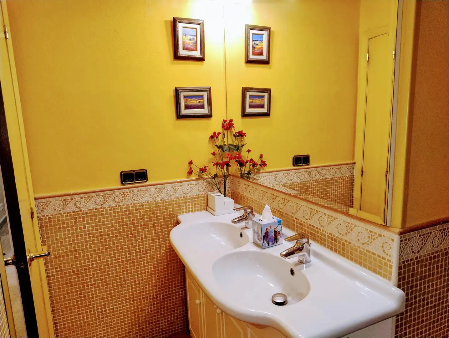 Bathroom of Flat for rent in Santiago de Compostela   with Heating, Furnished and Oven