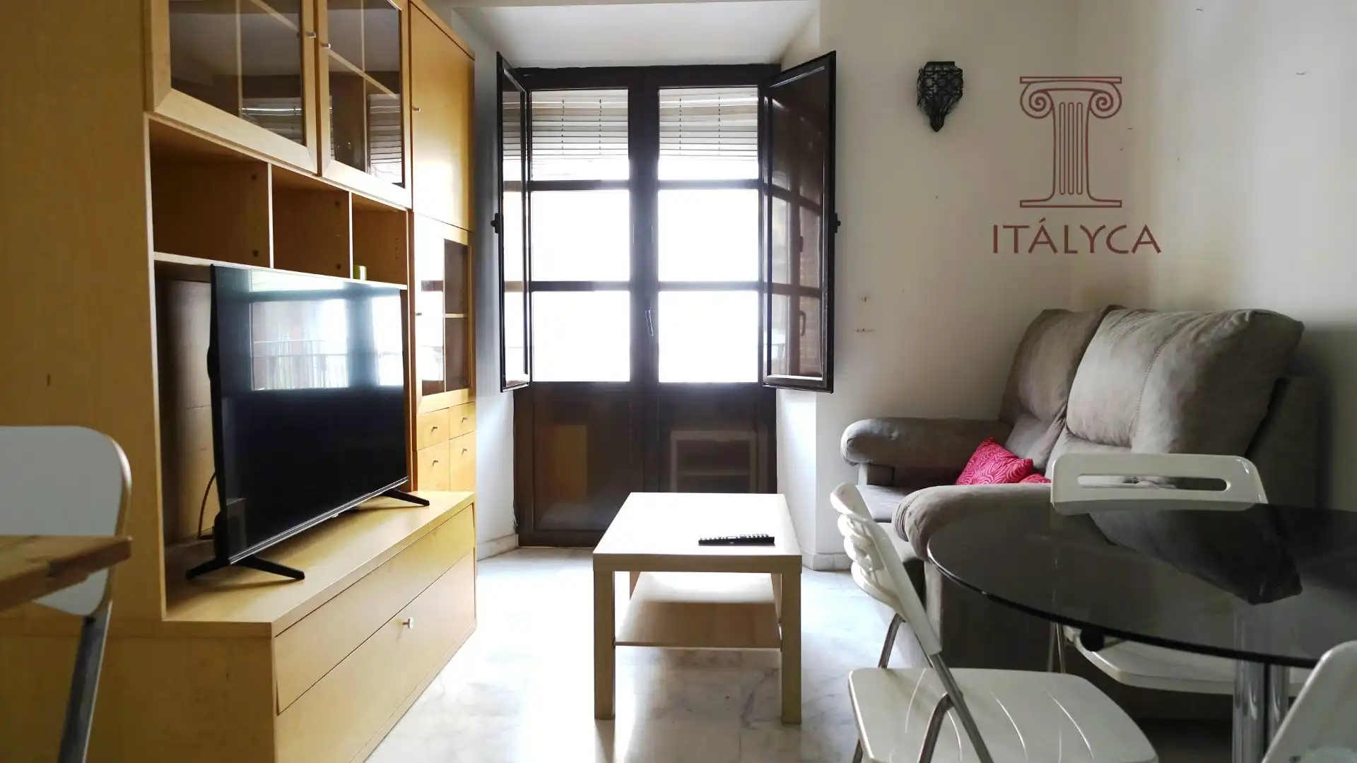 Sala de estar de Piso de alquiler en  Sevilla Capital con Aire acondicionado, Amueblado y Balcón