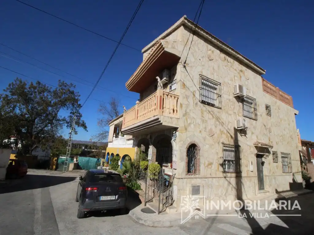 Vista exterior de Casa o xalet en venda en Alhaurín de la Torre amb Aire condicionat, Moblat i Rentadora