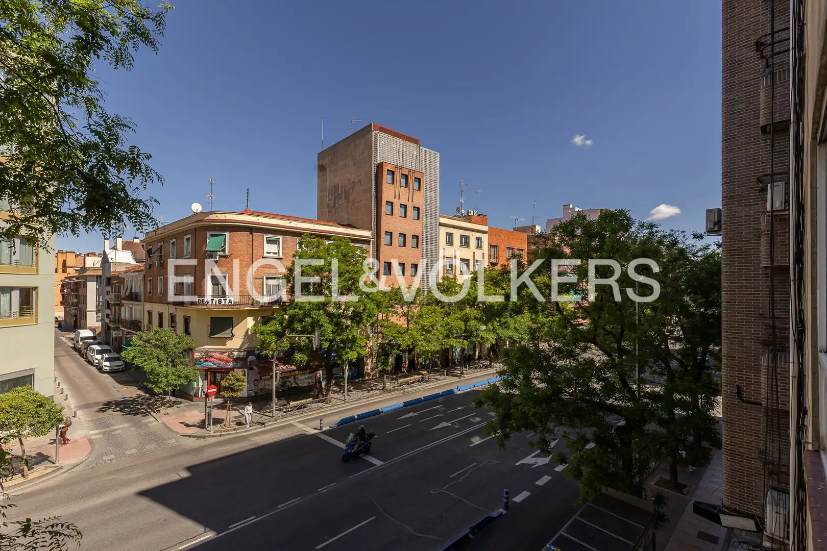 Exterior view of Flat for rent in Madrid  with Heating