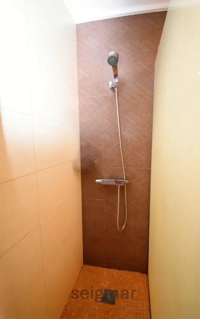 Baño de Casa adosada en venta en La Nucia con Terraza, Horno y Lavadora