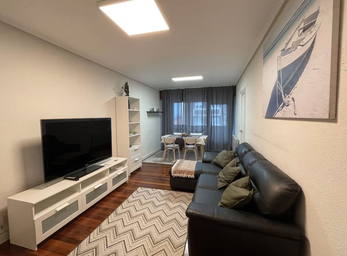 Living room of Apartment to rent in Getxo   with Air Conditioner, Heating and Parquet flooring