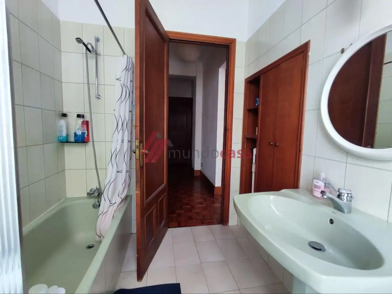 Baño de Piso para compartir en Ferrol con Calefacción, Parquet y Amueblado