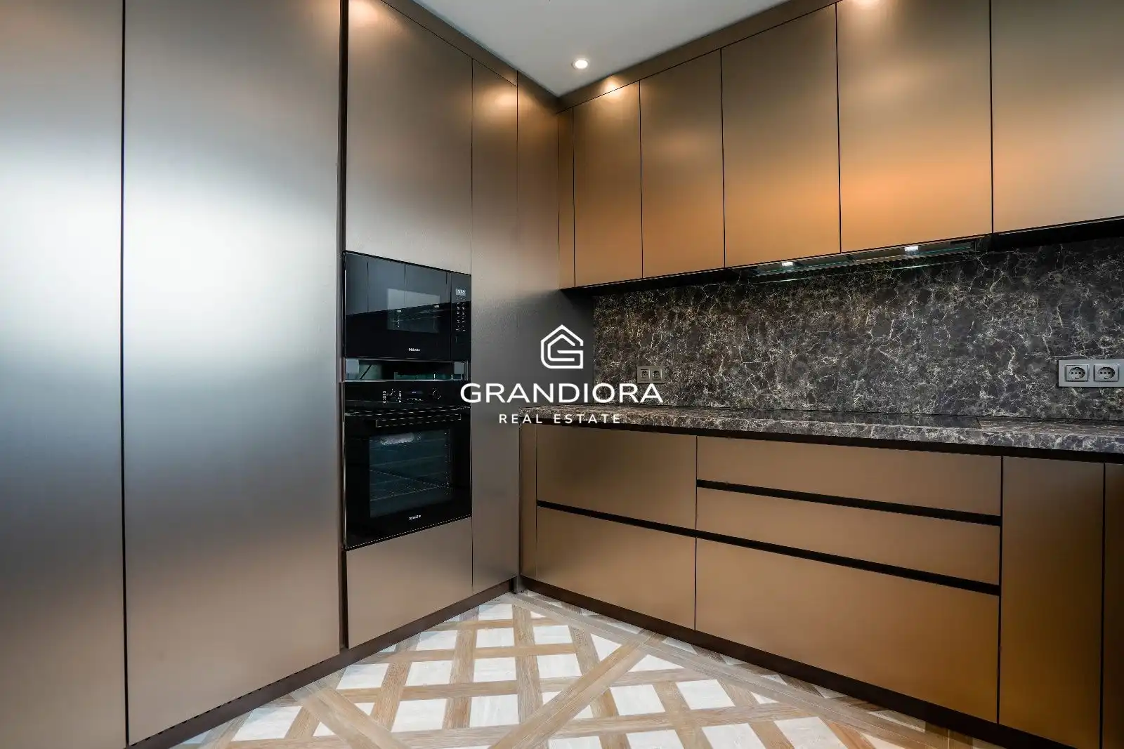 Cuina de Apartament de lloguer en Badalona amb Aire condicionat, Calefacció i Moblat