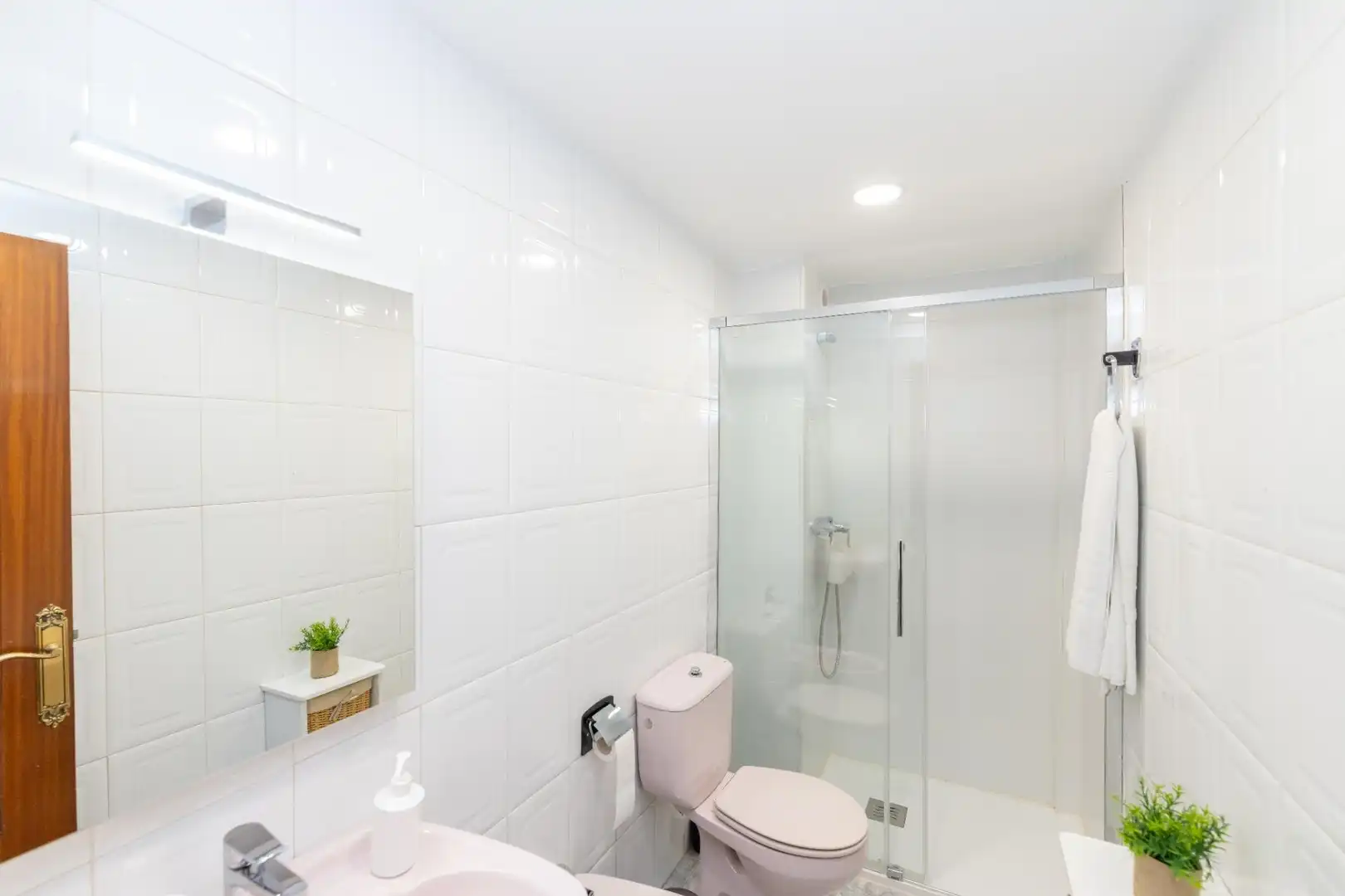 Badezimmer von Wohnung zur Miete in Granada mit Klimaanlage, Möbliert und Balkon