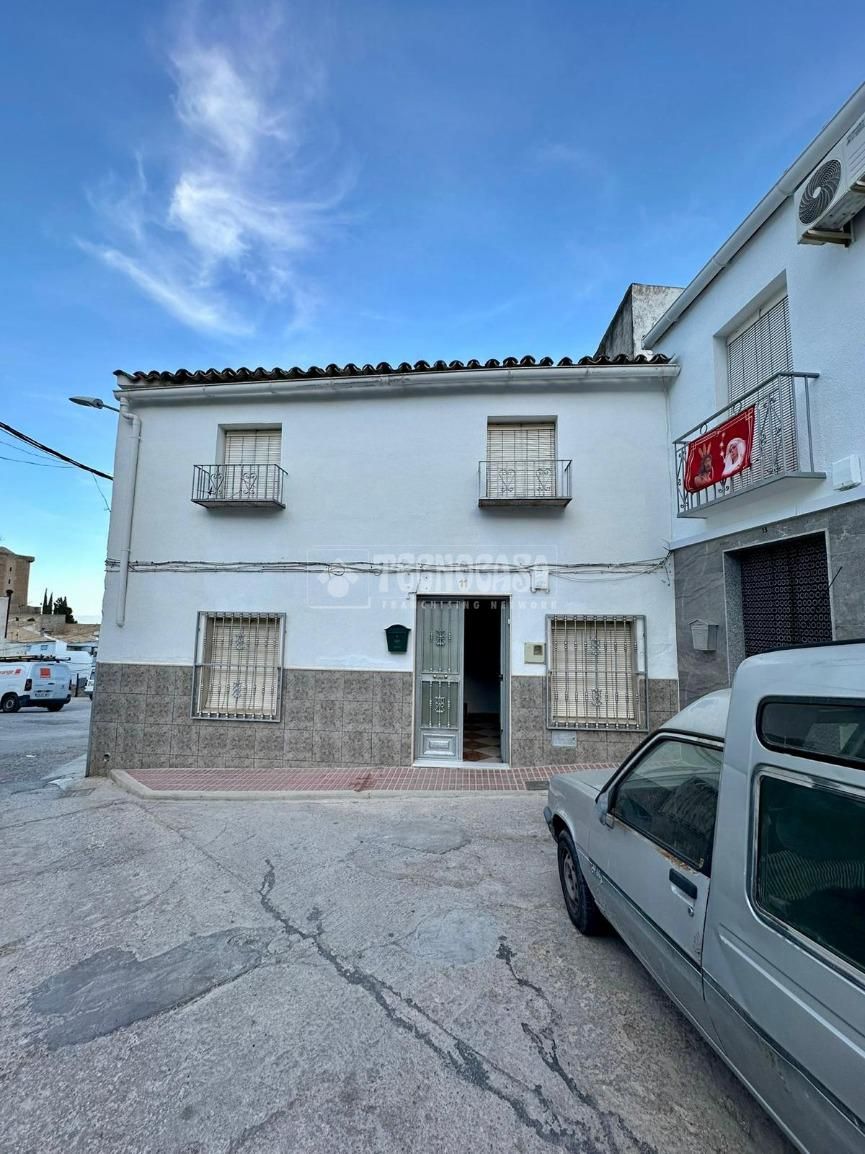 Exterior view of Single-family semi-detached for sale in Jódar  with Air Conditioner, Heating and Terrace