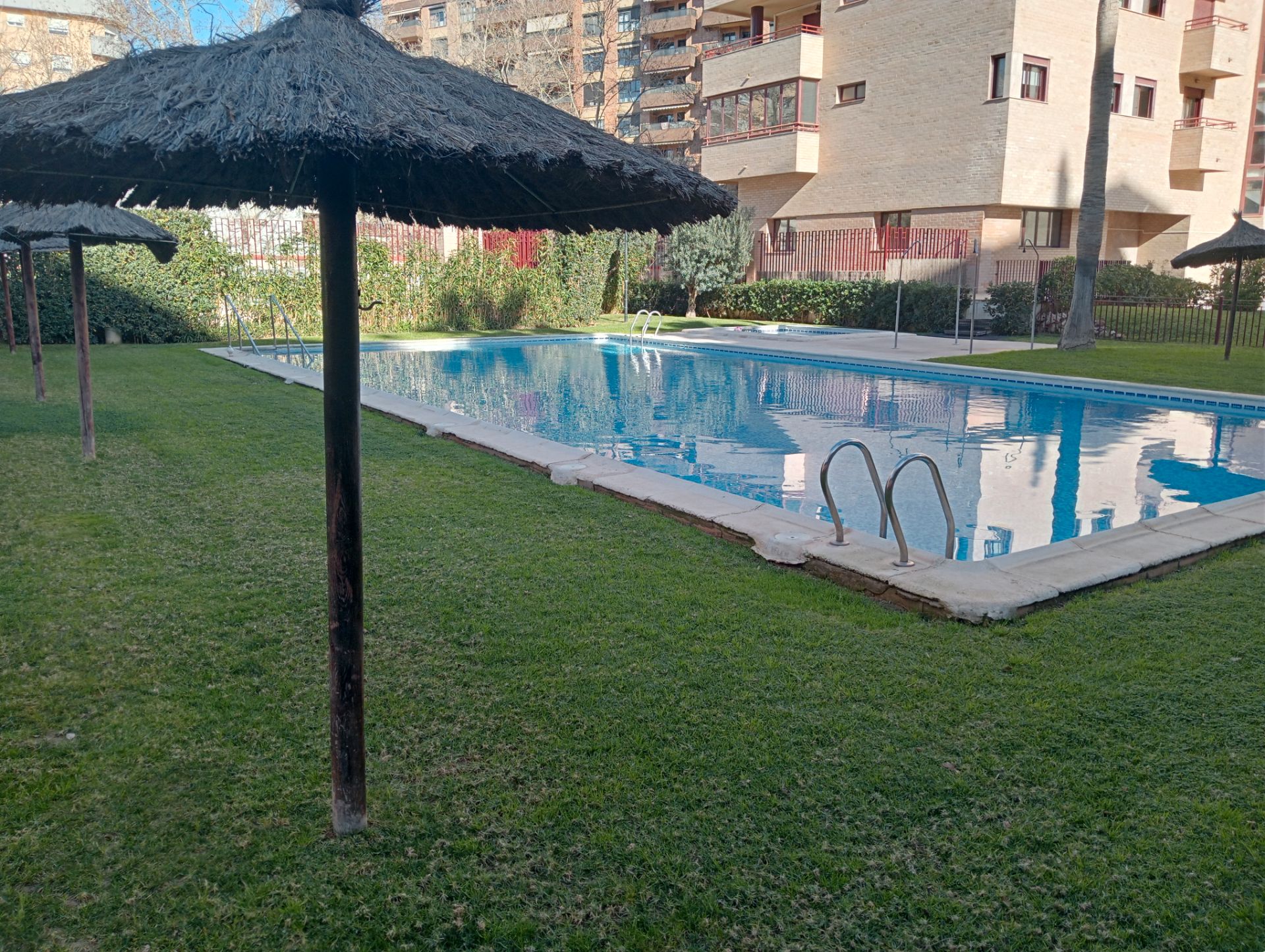 Piscina de Pis de lloguer en  Valencia Capital amb Moblat, Forn i Rentadora