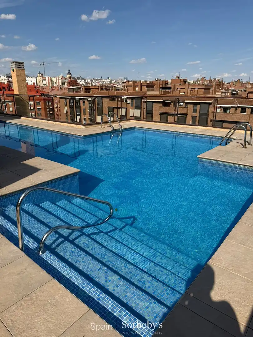 Piscina de Apartament en venda en Madrid amb Aire condicionat, Calefacció i Traster