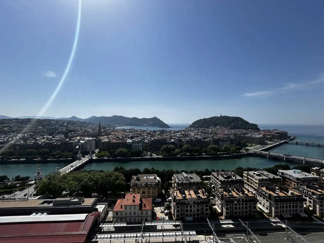 Vista exterior de Pis en venda en Donostia - San Sebastián  amb Calefacció, Traster i Alarma