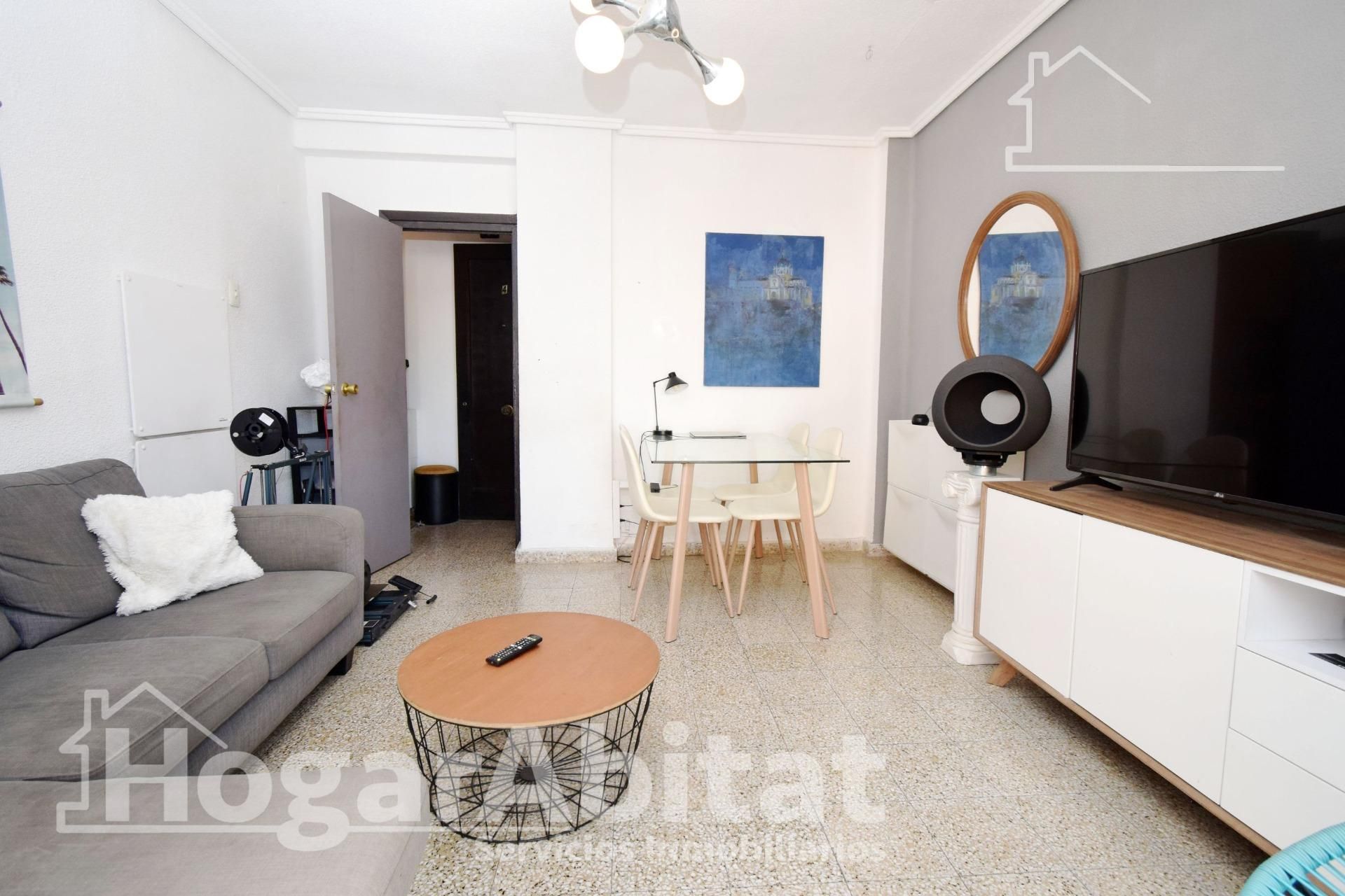 Living room of Flat for sale in  Valencia Capital  with Air Conditioner, Heating and Storage room