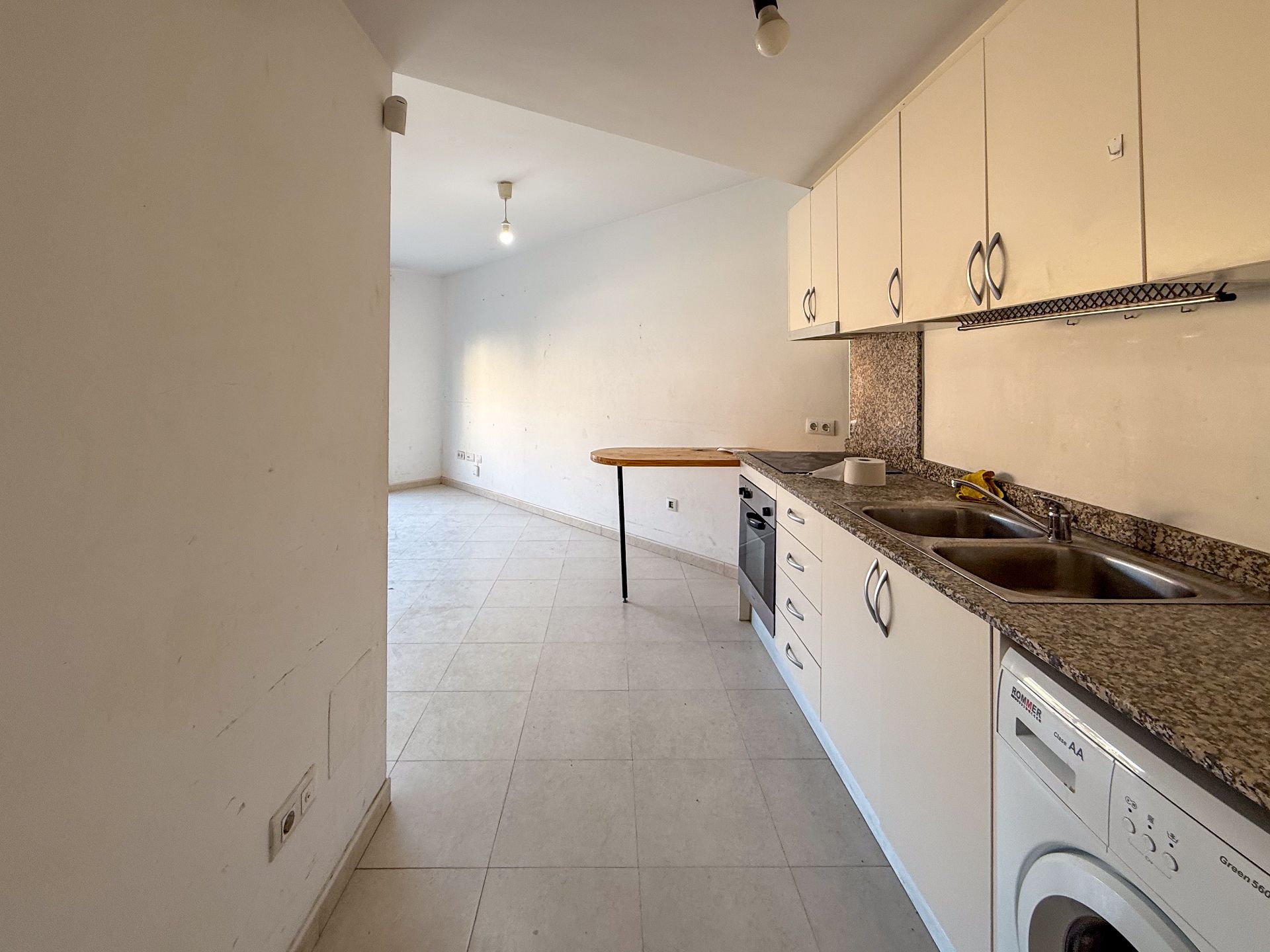 Cuina de Pis en venda en Olot amb Aire condicionat, Calefacció i Forn