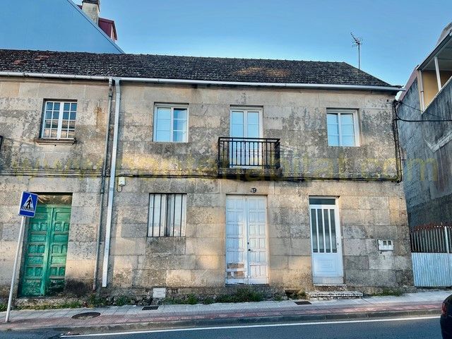 Vista exterior de Casa adosada en venda en Pontevedra Capital  amb Balcó
