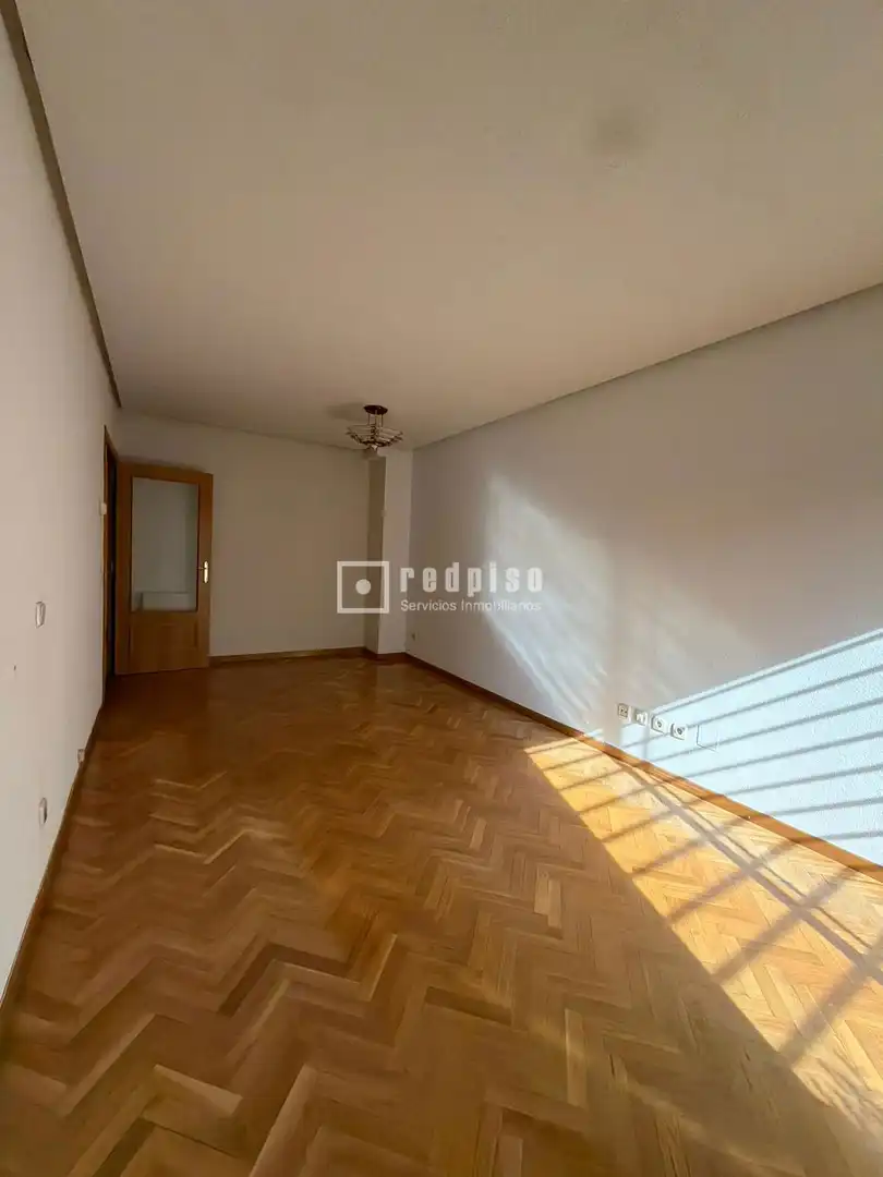 Living room of Flat for sale in Madrid  with Heating, Private garden and Parquet flooring