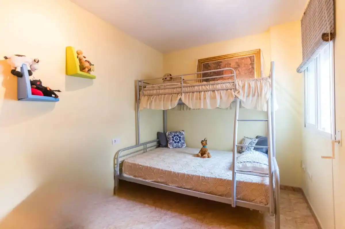Dormitori de Casa adosada en venda en Málaga amb Terrassa i Piscina comunitària