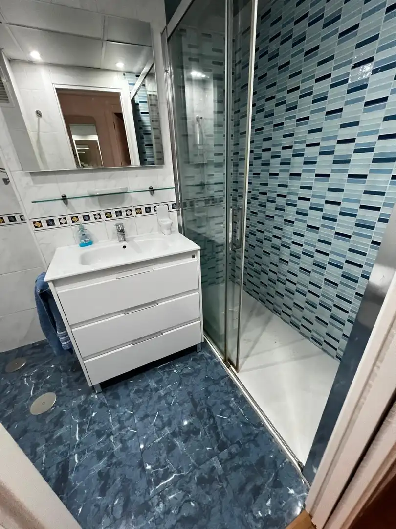 Bathroom of Flat for rent in Córdoba  with Air Conditioner, Heating and Parquet flooring
