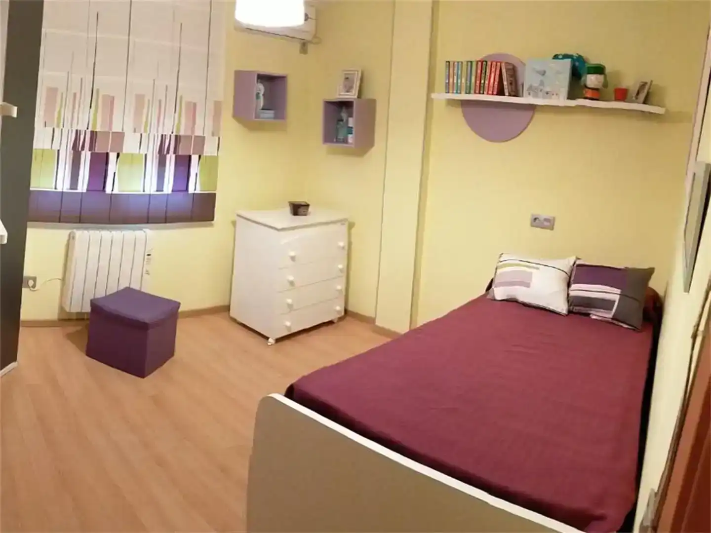 Dormitori de Casa adosada en venda en Linares amb Aire condicionat, Jardí privat i Parquet