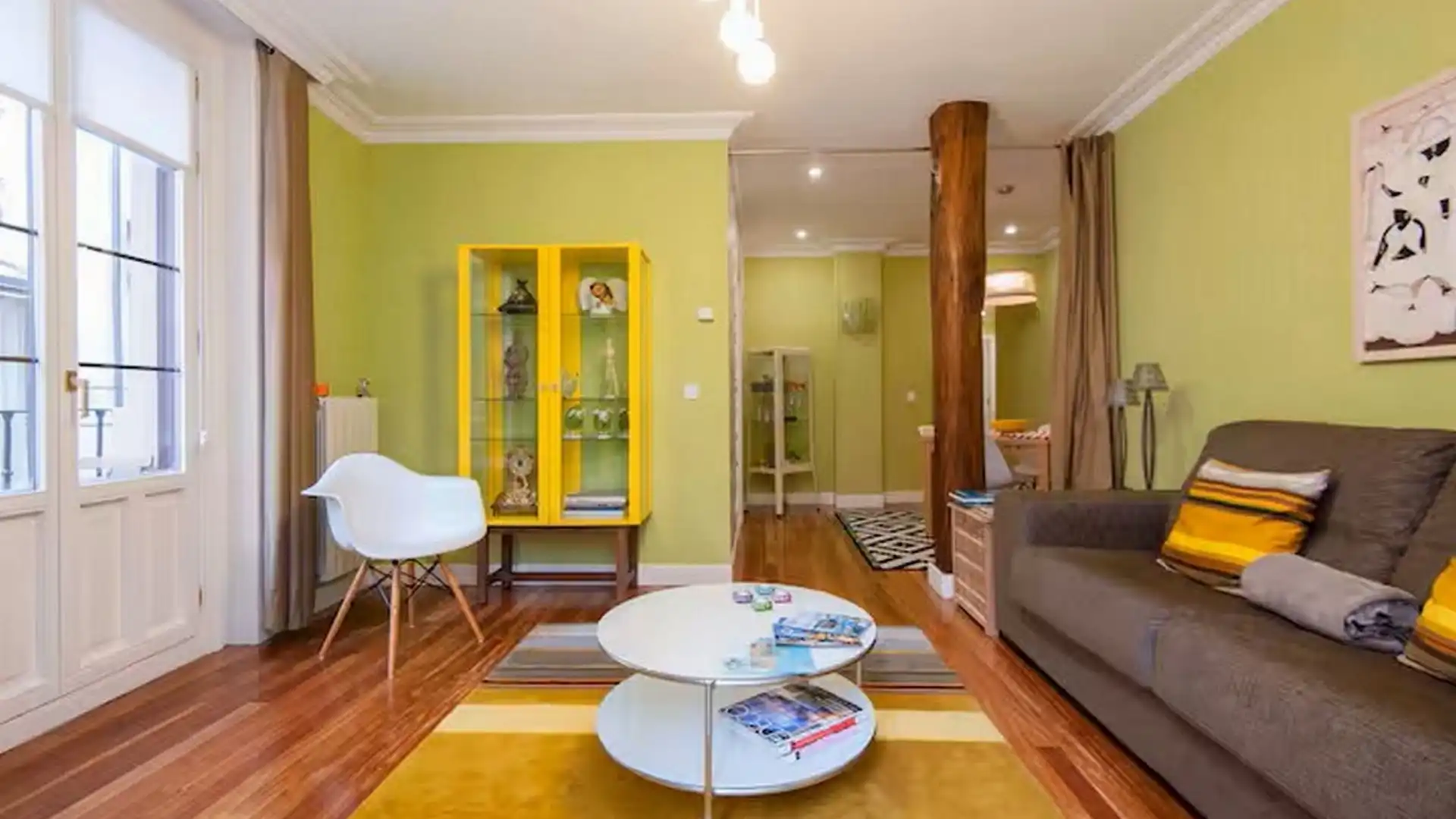 Sala de estar de Apartamento de alquiler en Bilbao  con Aire acondicionado, Calefacción y Jardín privado