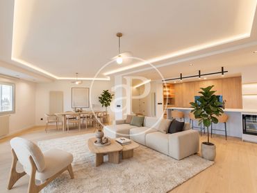 Flat with lift for sale in Centre