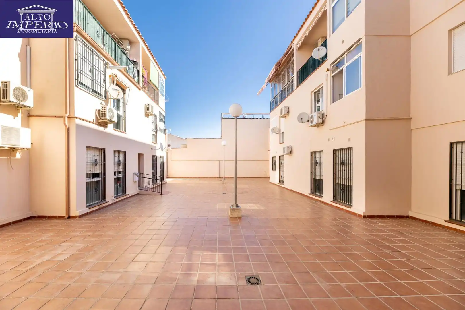 Vista exterior de Piso en venta en Churriana de la Vega
