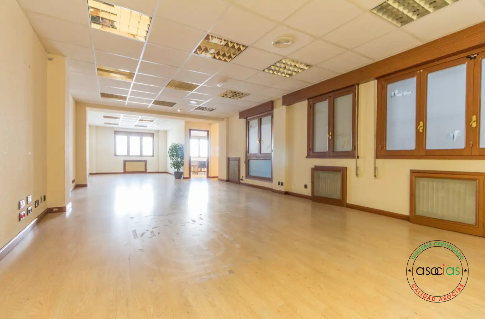Büro zum Verkauf in Avilés mit Heizung