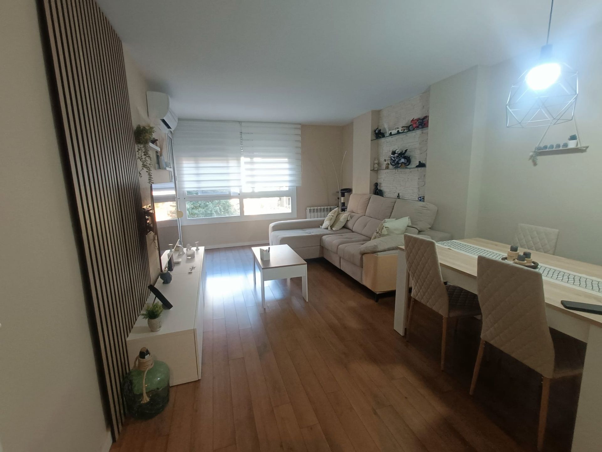 Living room of Flat for sale in Rubí  with Air Conditioner, Heating and Parquet flooring