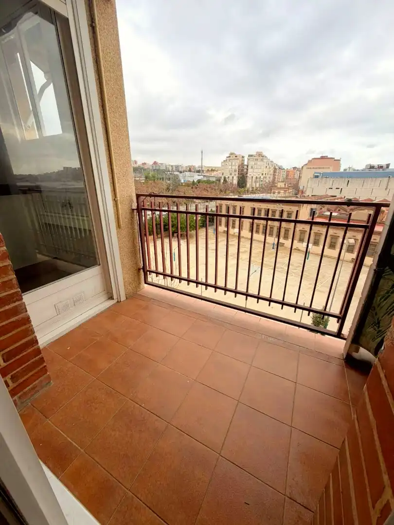 Terraza de Piso en venta en L'Hospitalet de Llobregat con Aire acondicionado, Parquet y Horno