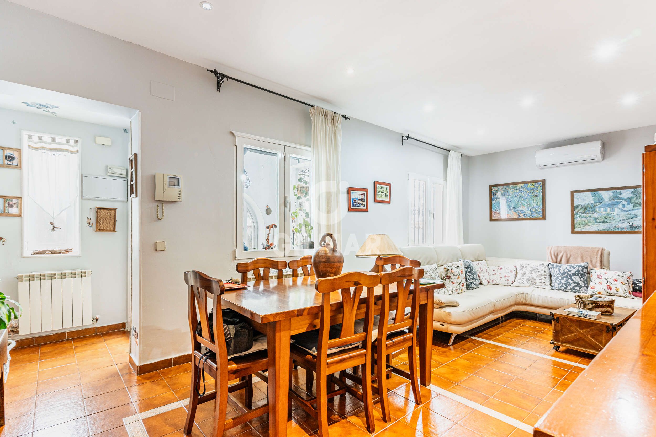 Menjador de Casa adosada en venda en  Madrid Capital amb Calefacció, Jardí privat i Piscina