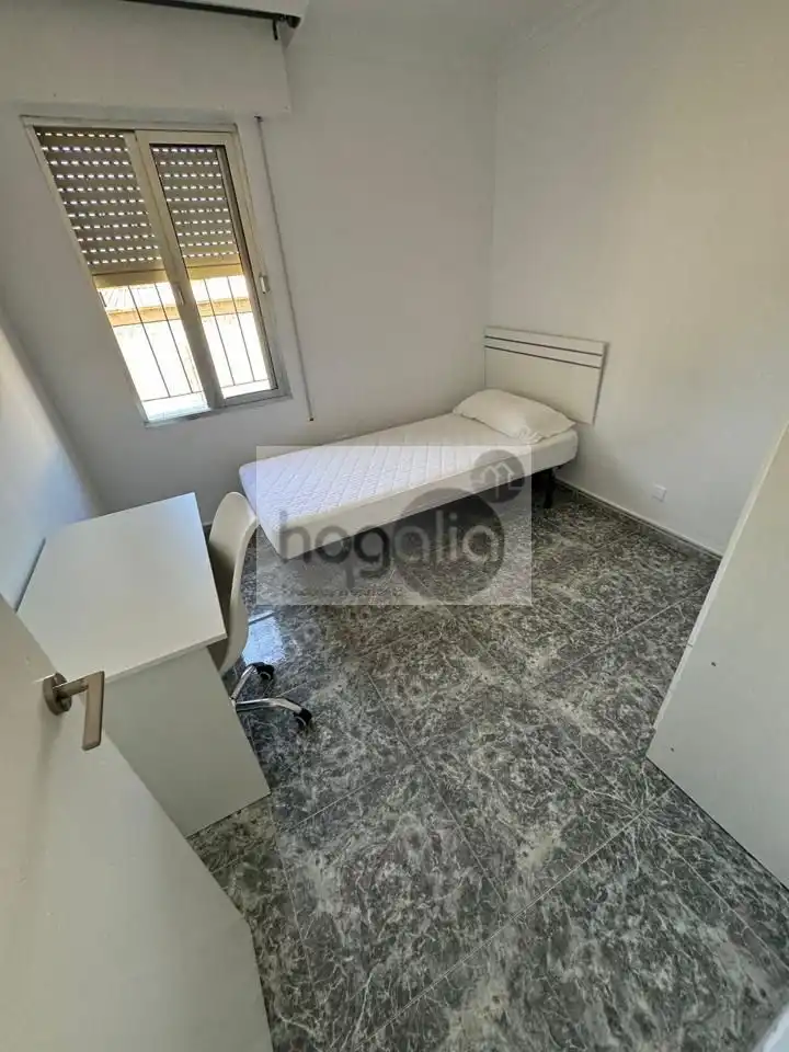 Bedroom of Flat for rent in Sevilla  with Air Conditioner and Furnished