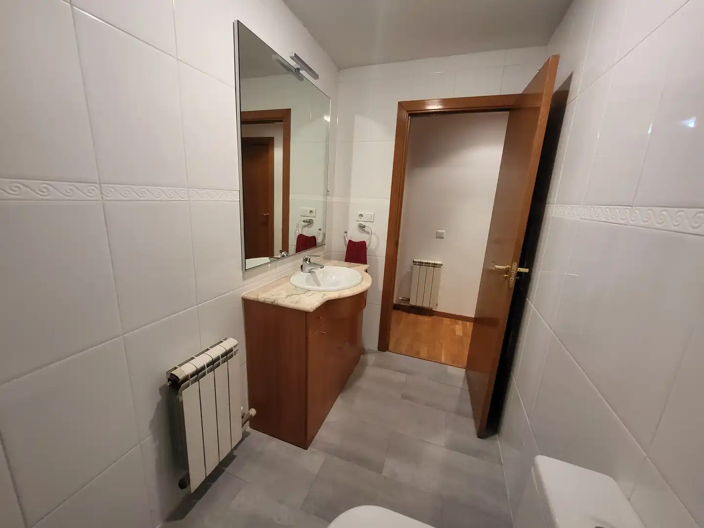Badezimmer von Wohnung zur Miete in Sabadell mit Heizung, Parkett und Ofen