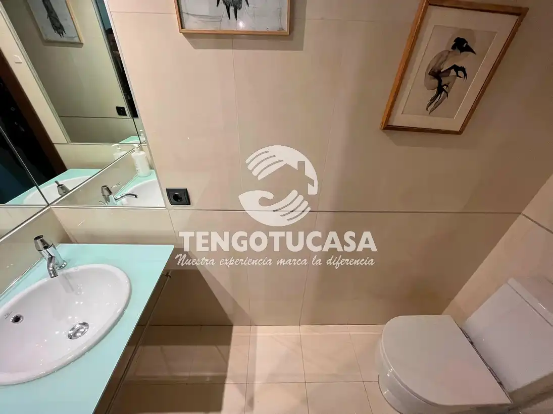 Bathroom of Flat for rent in Madrid  with Air Conditioner