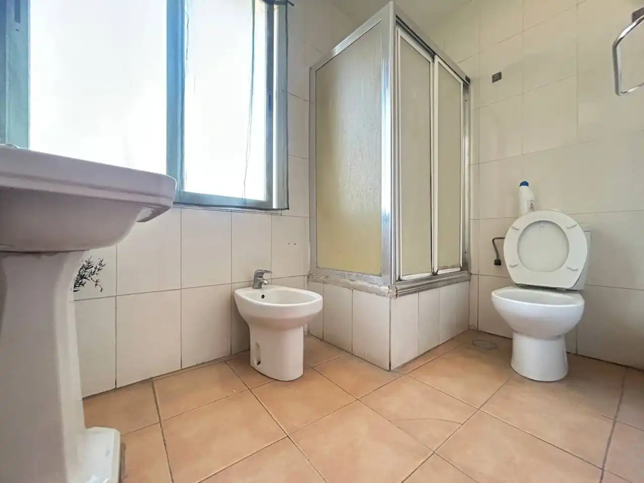 Baño de Piso en venta en Mora con Calefacción y Terraza