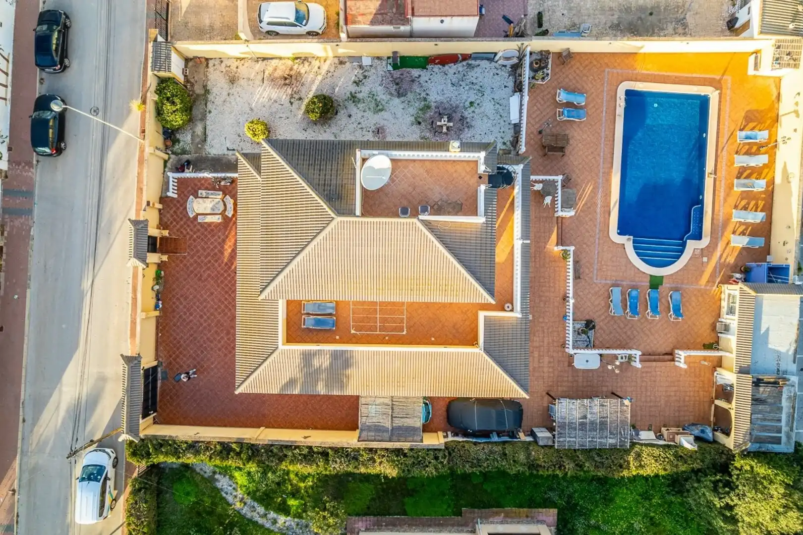 Vista exterior de Casa o xalet en venda en Torrevieja amb Aire condicionat, Calefacció i Jardí privat