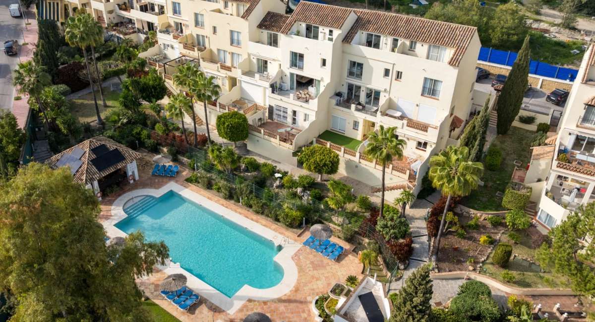 Vista exterior de Casa o xalet en venda en Marbella amb Internet i Piscina comunitària