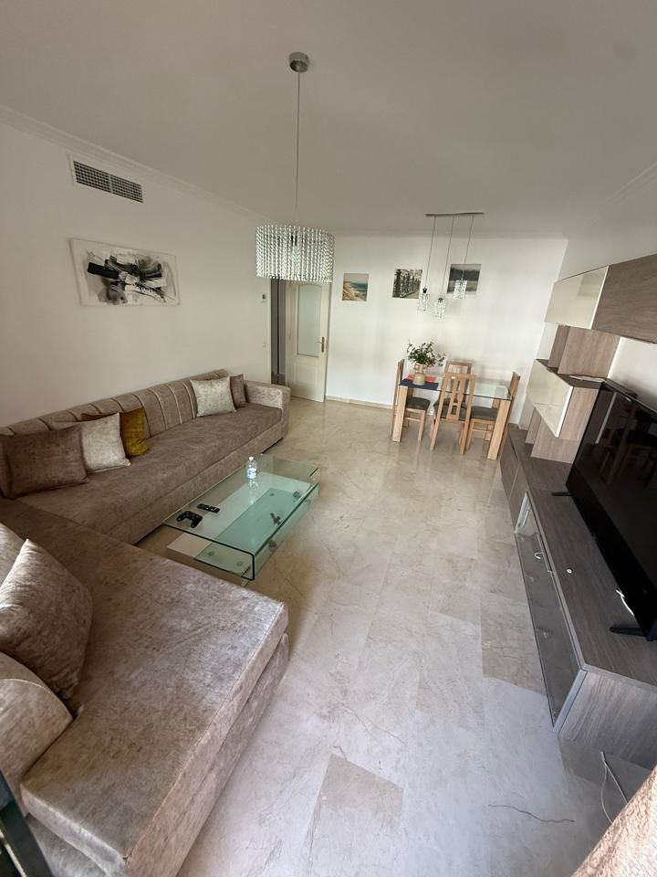 Sala d'estar de Pis de lloguer en Marbella amb Terrassa i Moblat