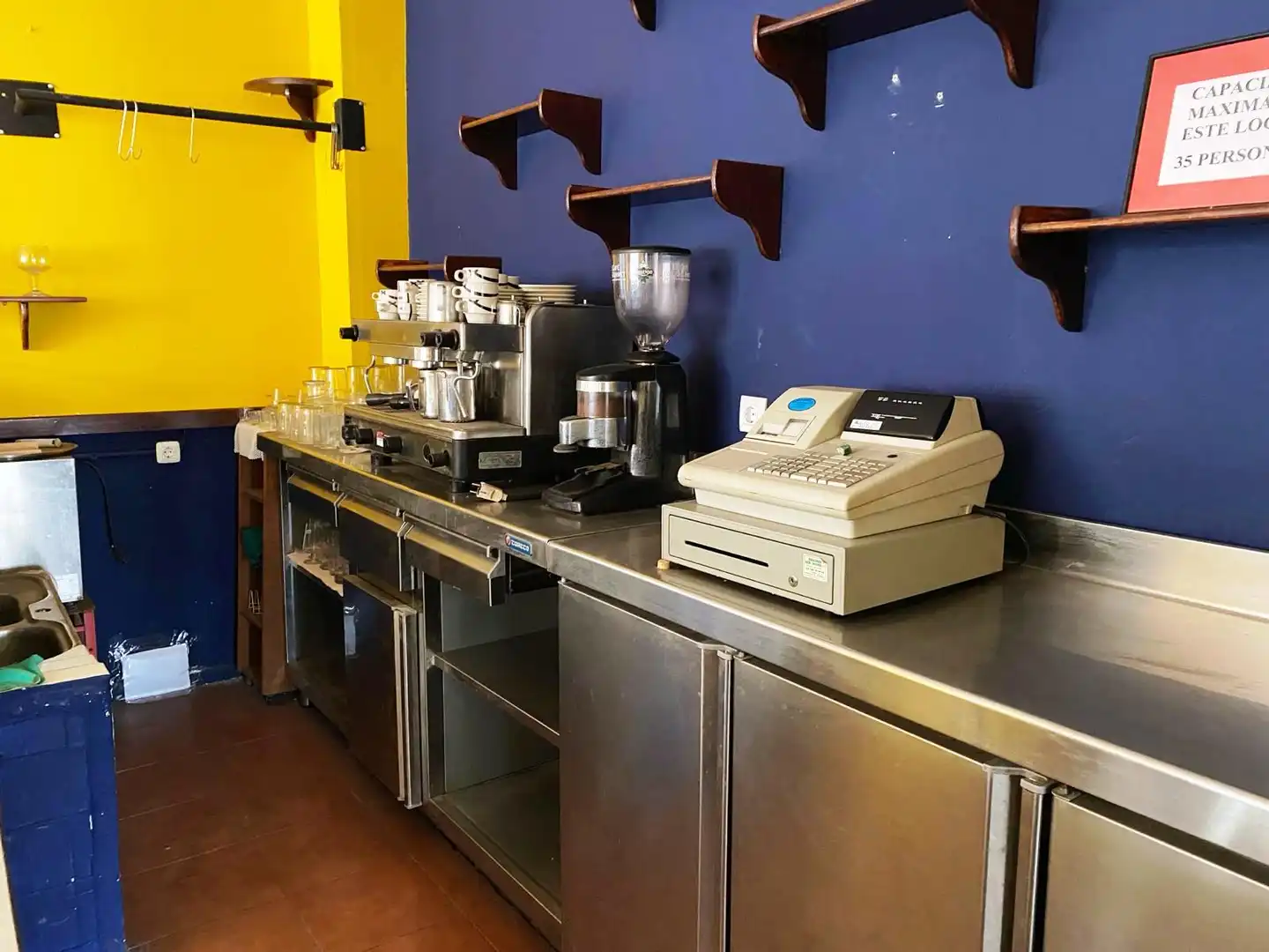 Local en venta en Gijón  con Amueblado y Alarma