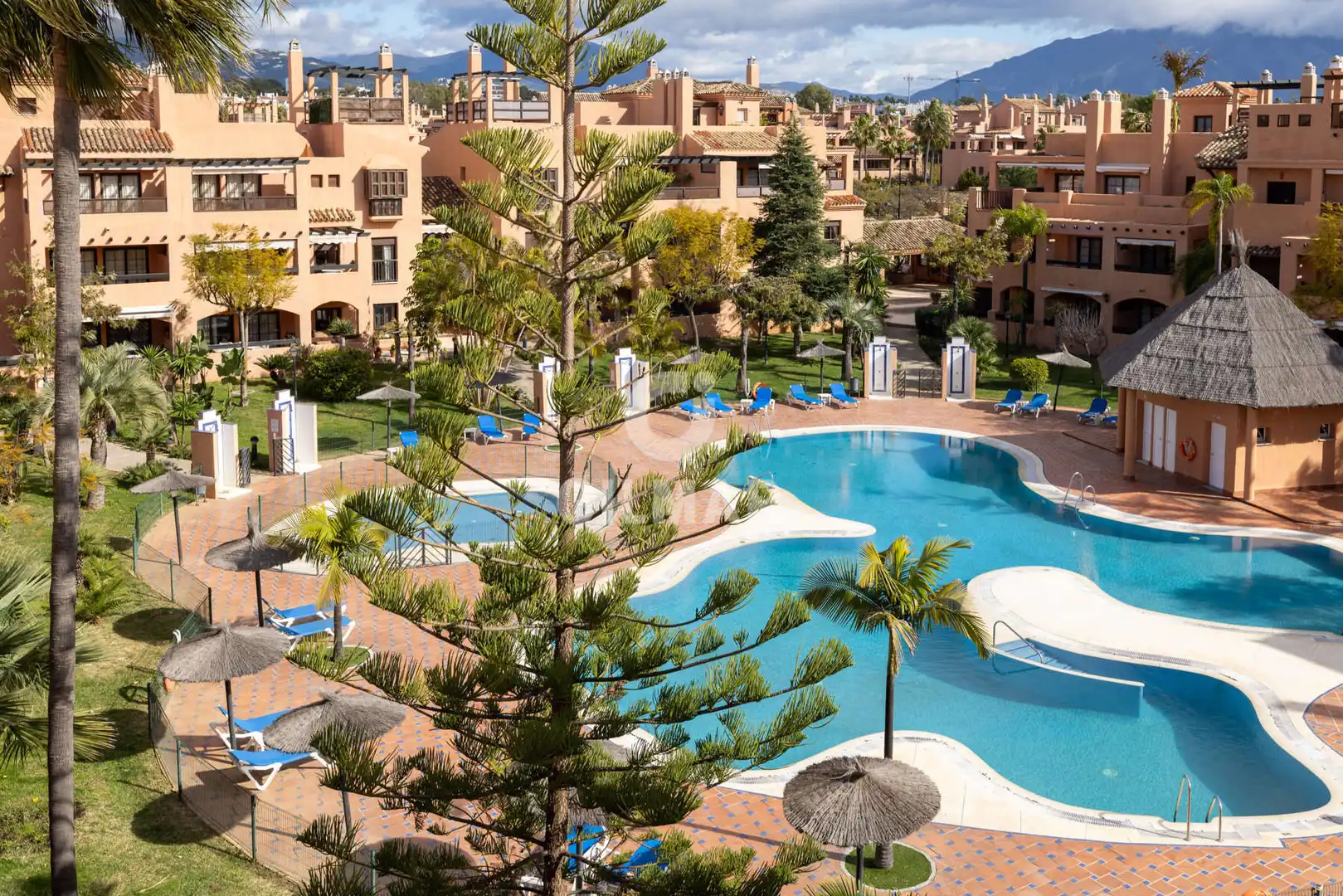 Exterior view of Duplexes for sale in Estepona  with Heating, Private garden and Storage room