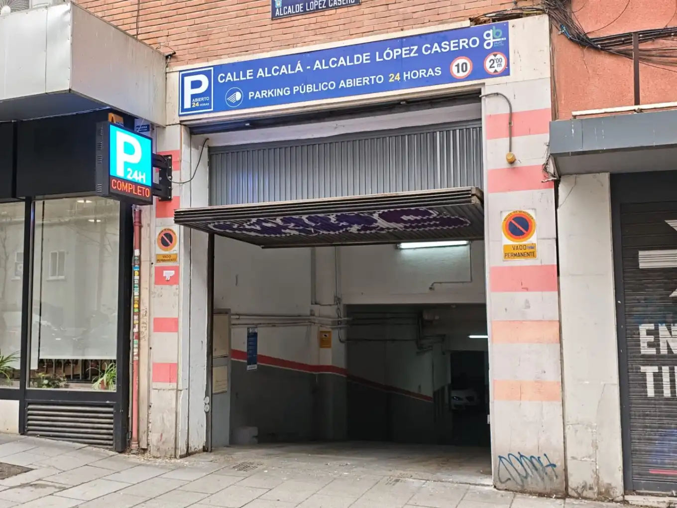 Parking of Garage for rent in Madrid  with Alarm