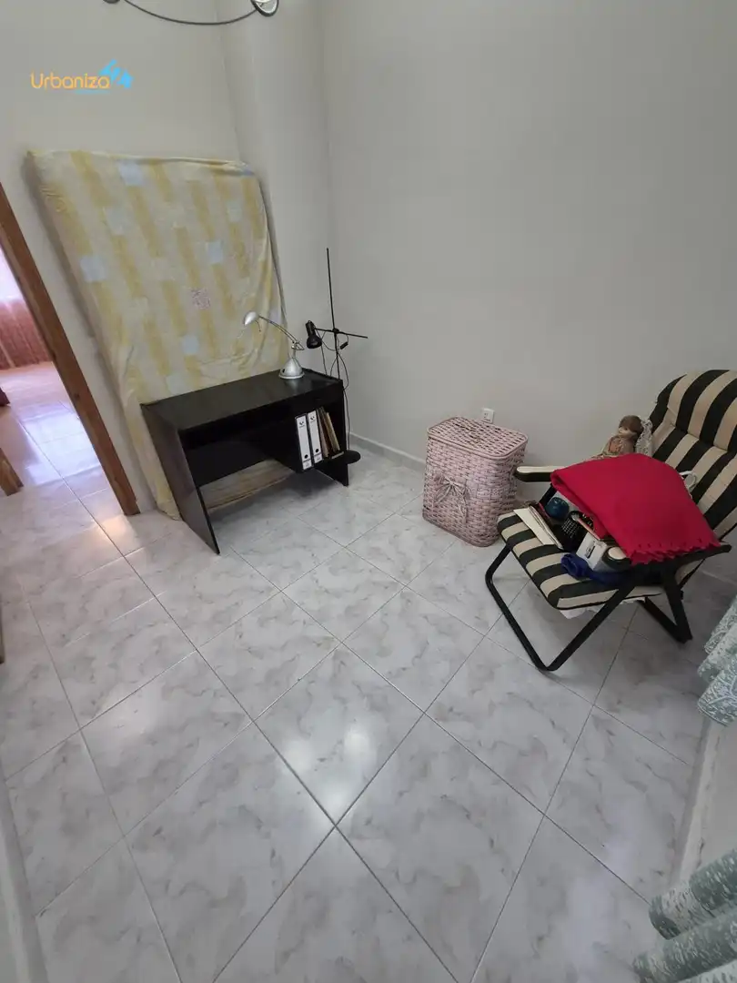 Habitación de Casa adosada en venta en Badajoz con Calefacción, Terraza y Trastero