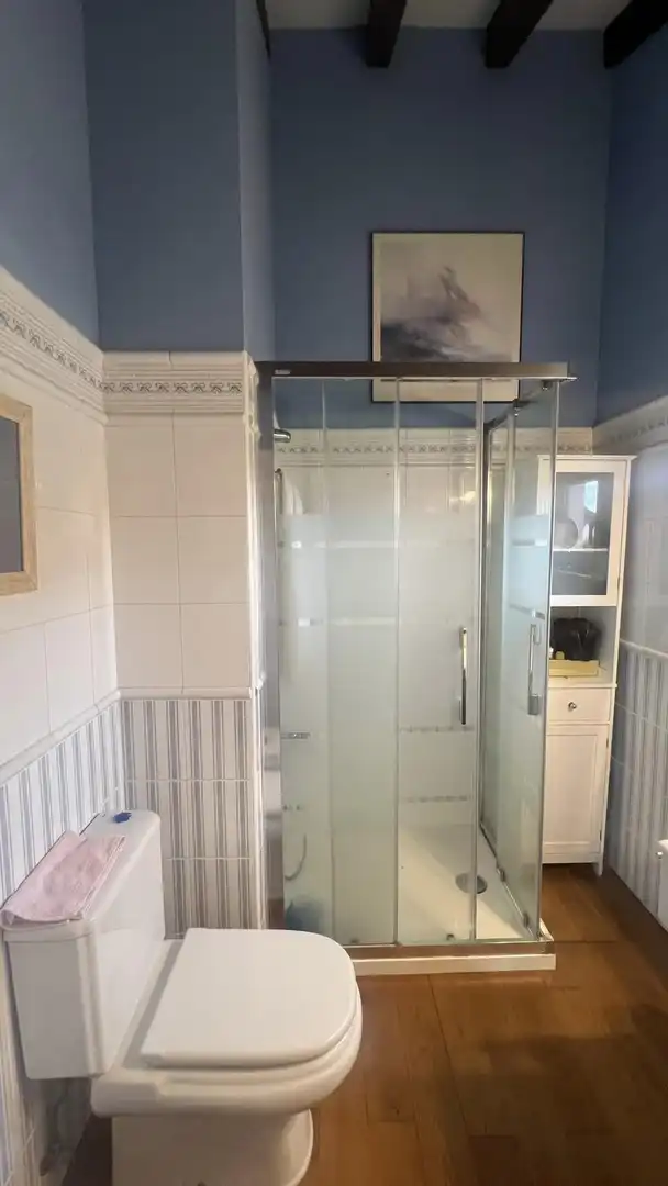 Badezimmer von Haus oder Chalet zum Verkauf in Suances mit Heizung, Privatgarten und Parkett