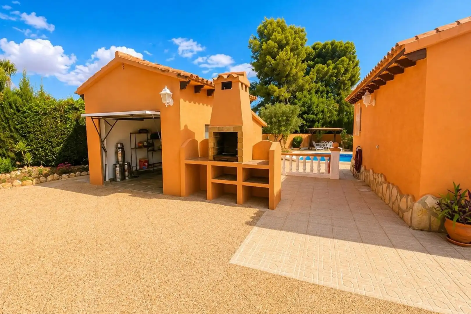 Vista exterior de Casa o xalet en venda en L'Alfàs del Pi amb Piscina