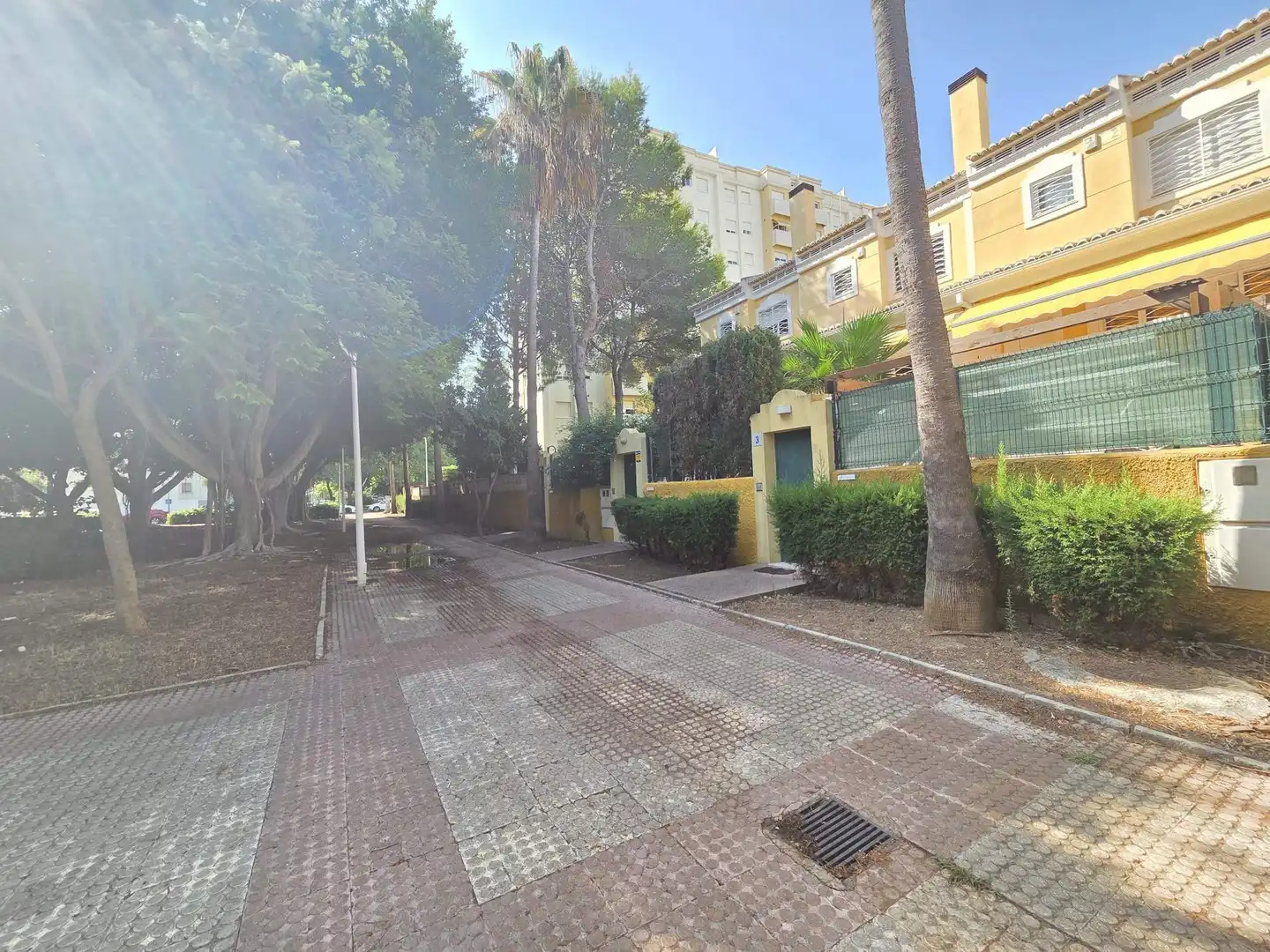 Vista exterior de Casa adosada en venda en Gandia amb Aire condicionat, Jardí privat i Terrassa