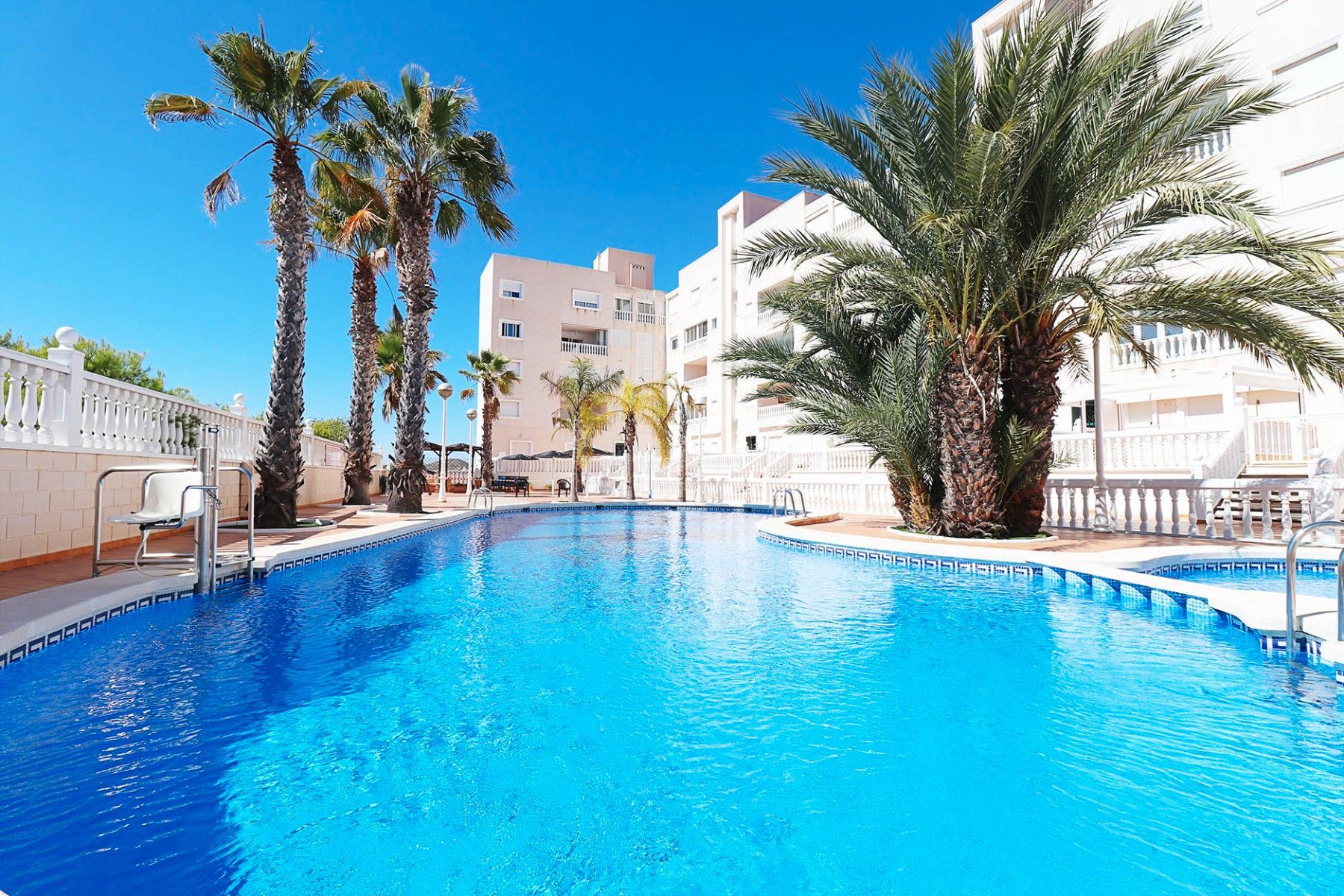Swimming pool of Flat for sale in Guardamar del Segura  with Air Conditioner, Terrace and Swimming Pool