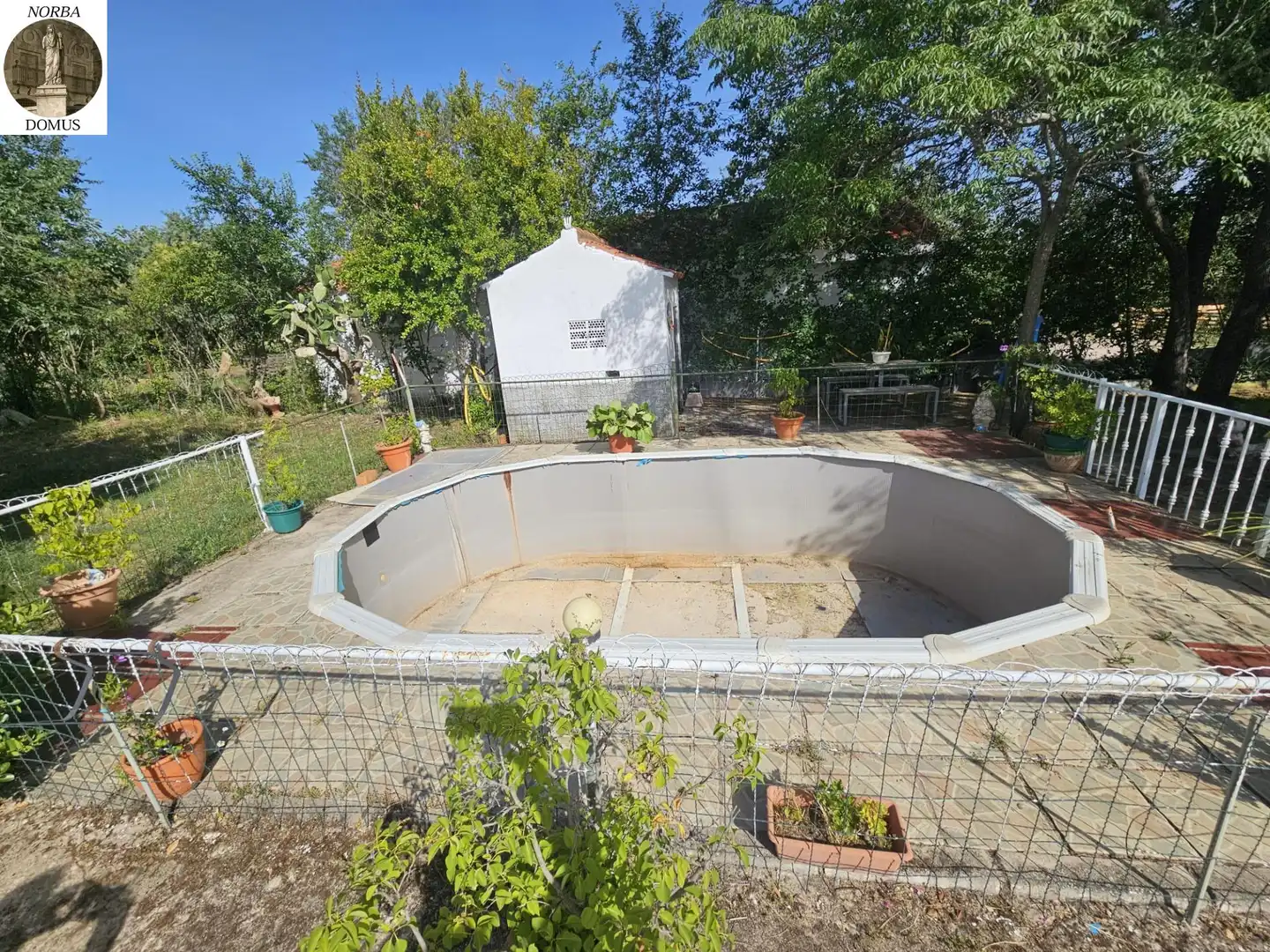 Piscina de Casa o xalet en venda en Cáceres amb Jardí privat, Terrassa i Traster
