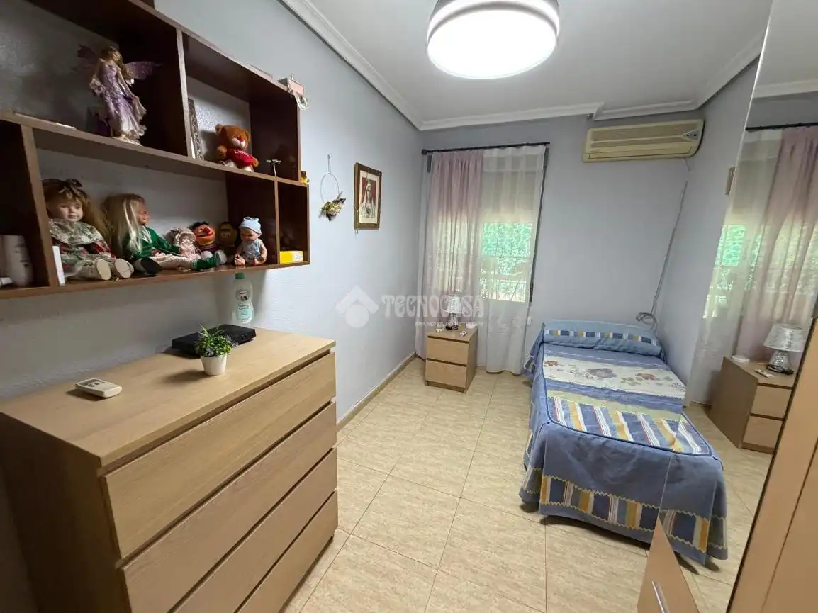 Bedroom of Flat for sale in Martos