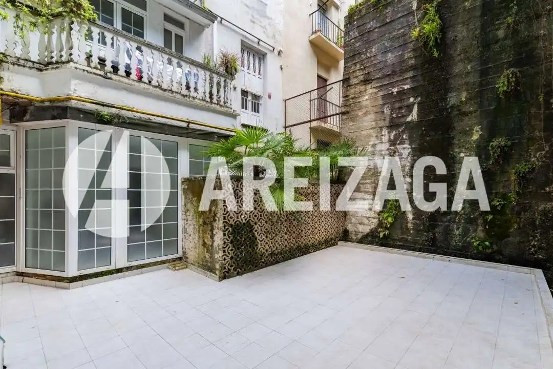 Jardín de Piso en venta en Donostia - San Sebastián  con Calefacción, Terraza y Balcón