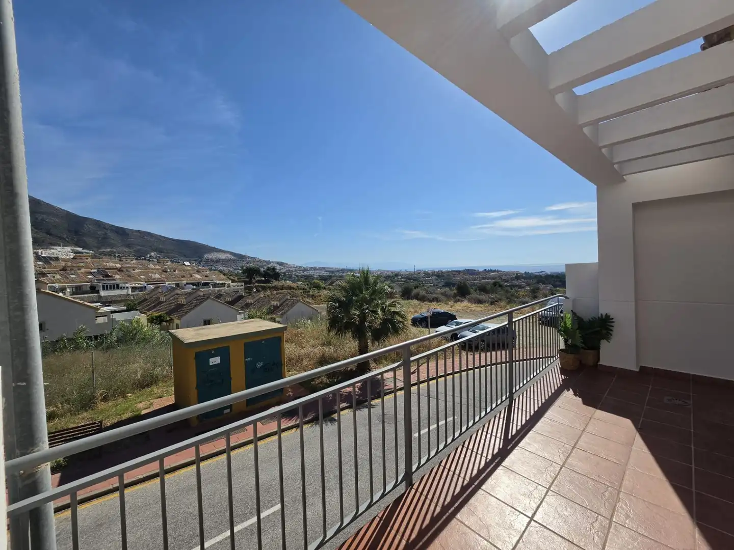 Vista exterior de Casa adosada en venda en Benalmádena amb Aire condicionat, Jardí privat i Terrassa
