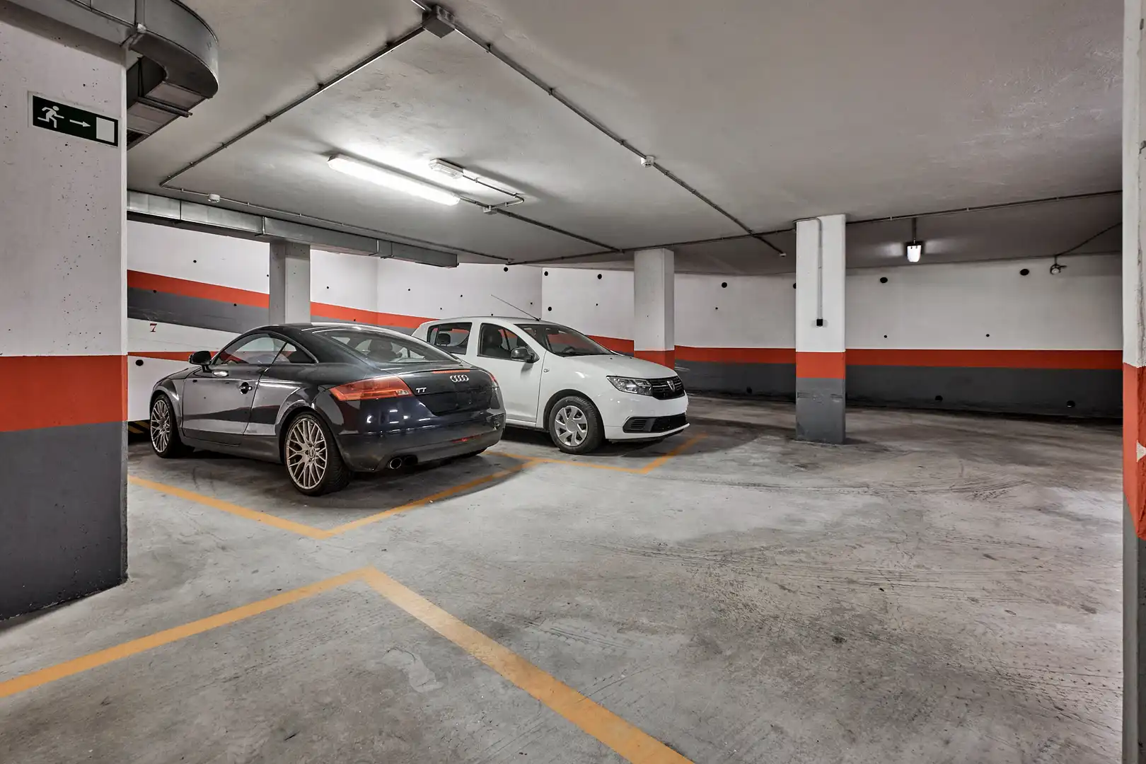 Parking de Ático en venta en A Coruña Capital  con Calefacción, Parquet y Terraza