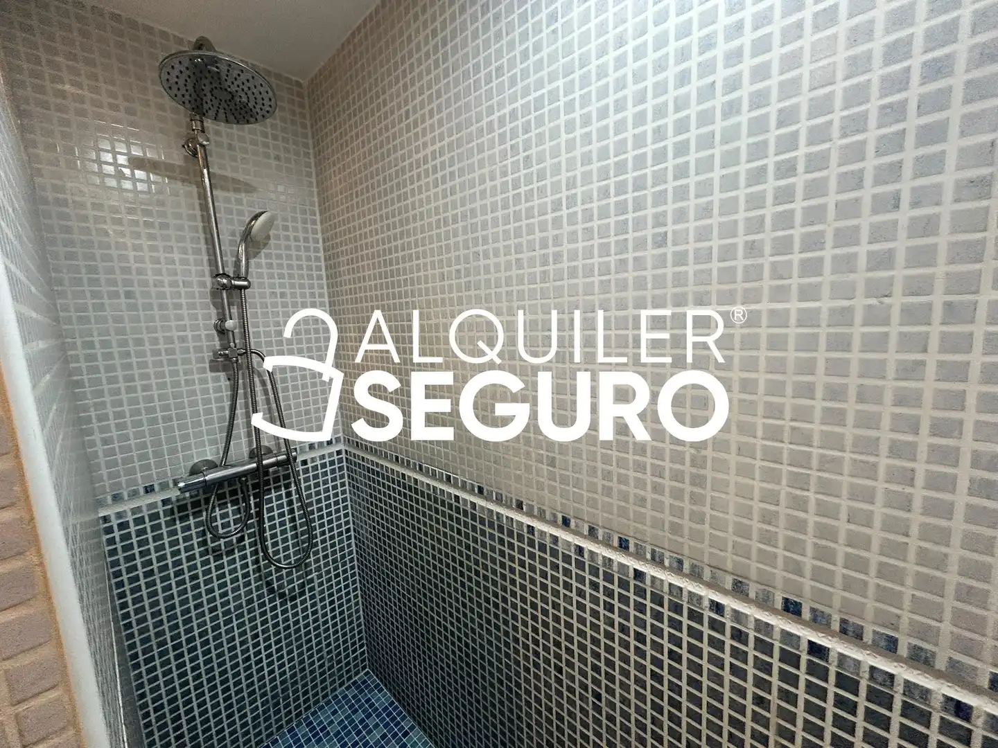 Baño de Piso de alquiler en Madrid con Aire acondicionado, Calefacción y Amueblado