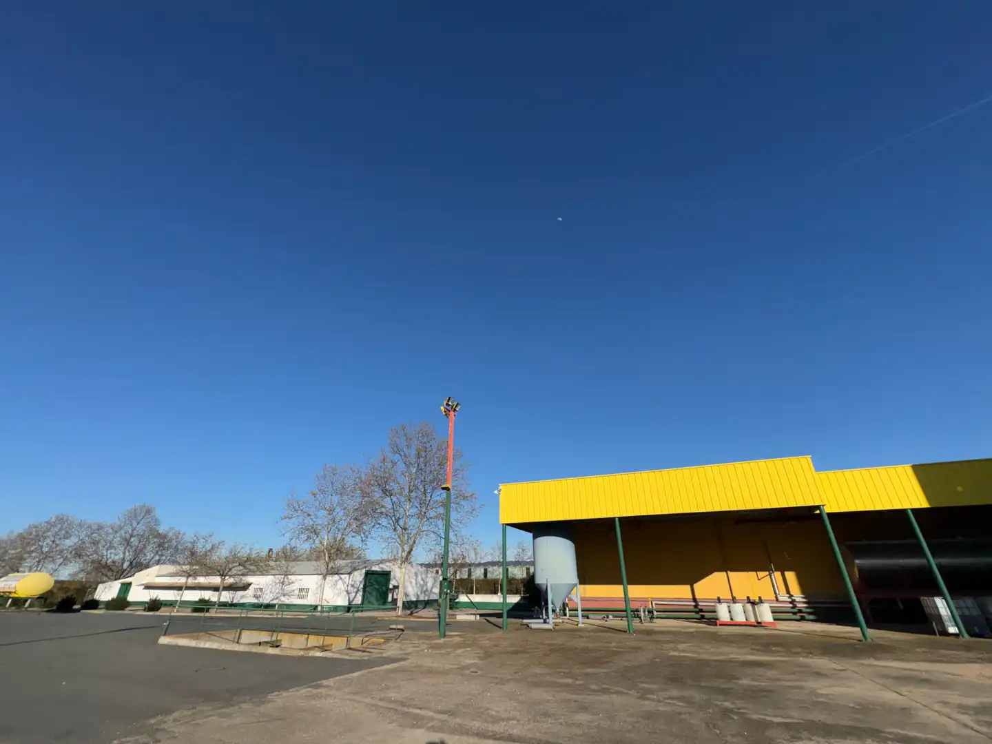 Vista exterior de Nave industrial en venta en Cedillo del Condado con Alarma