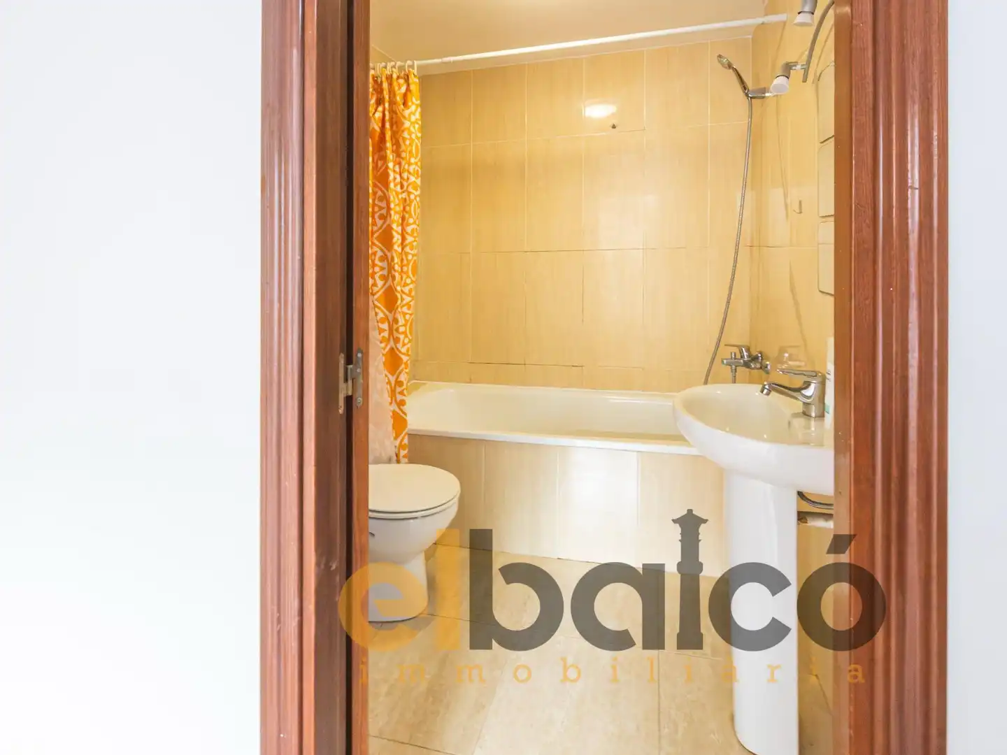 Bany de Casa adosada en venda en Calafell amb Calefacció, Jardí privat i Parquet